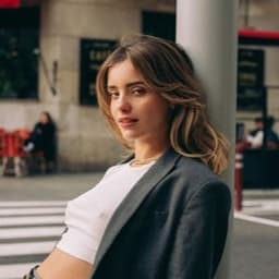 Street style photo session in a Paris street by SabShots